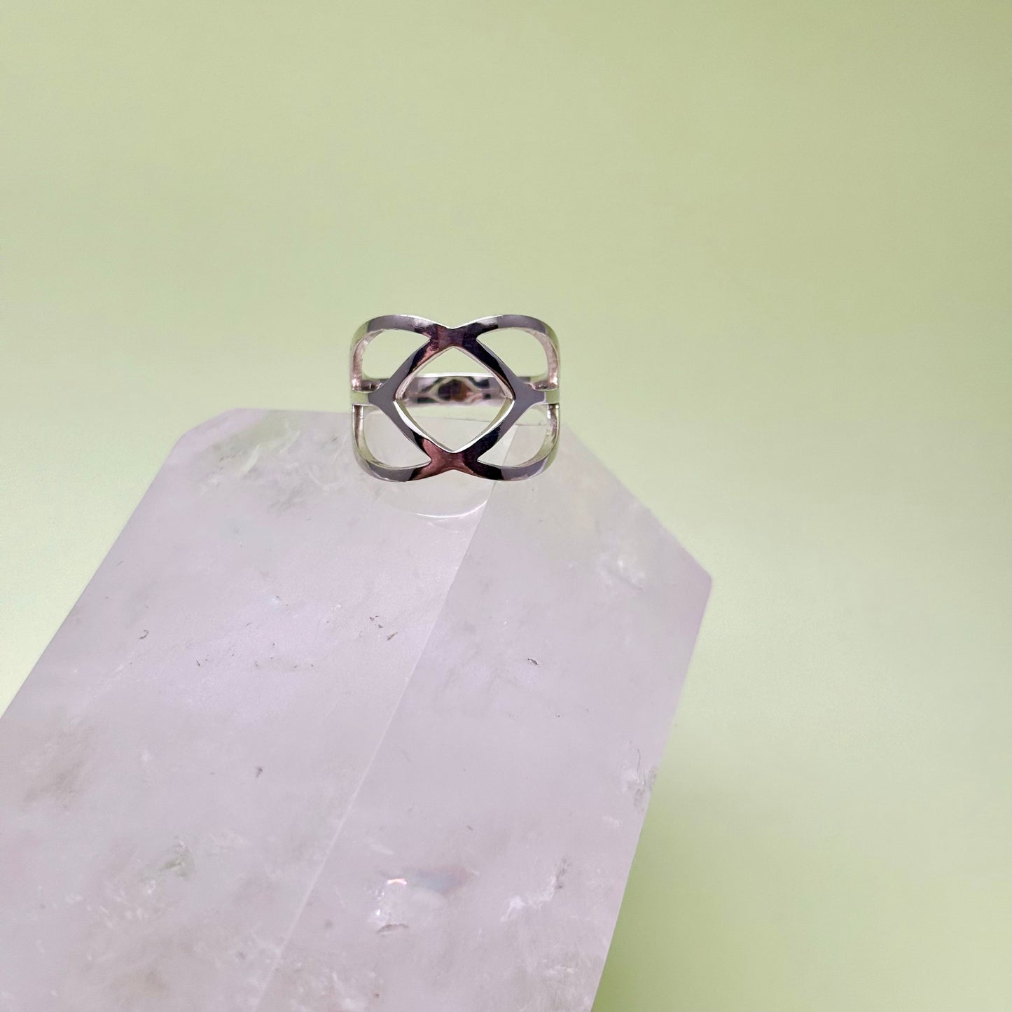 Crossover Ring