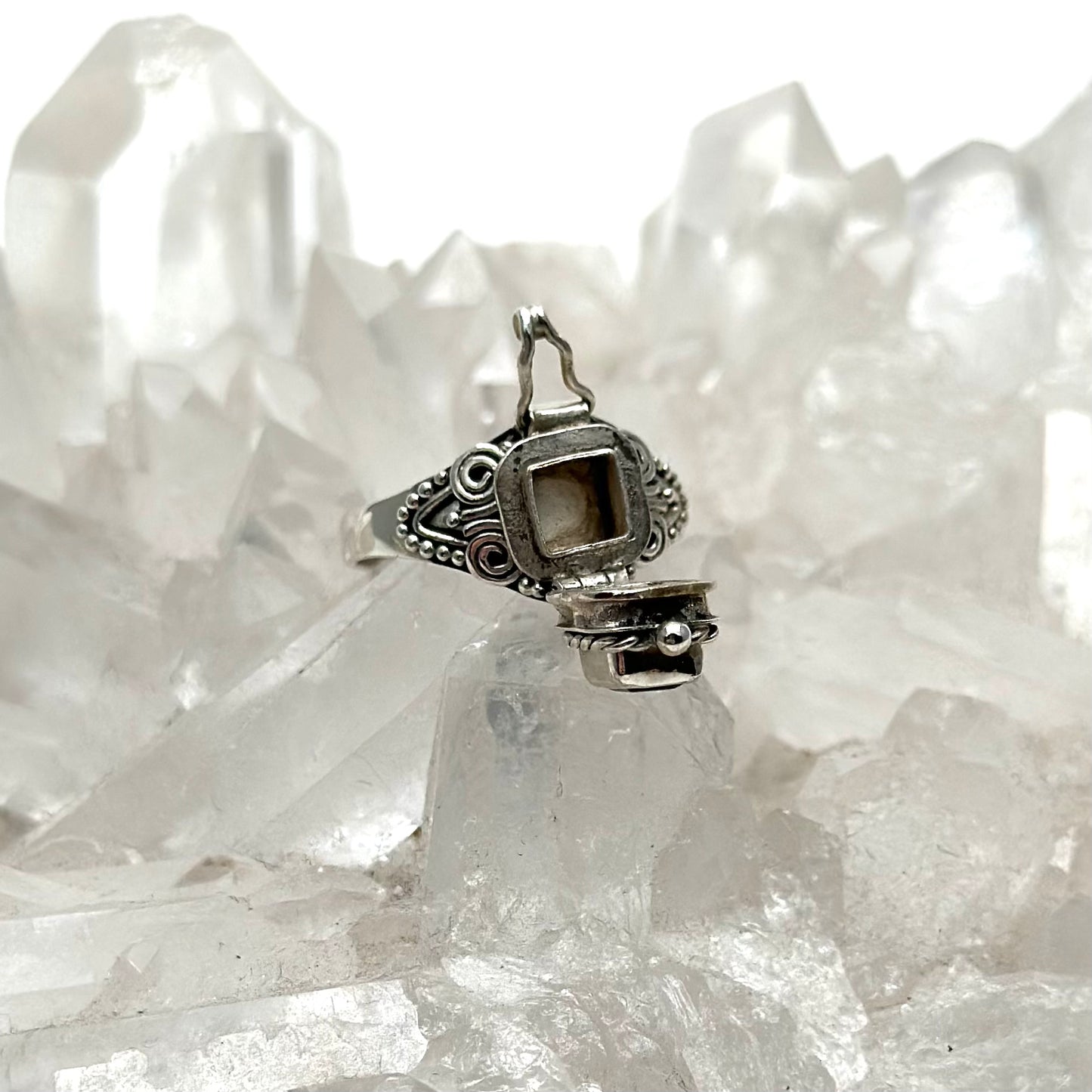 Amethyst Poison Ring