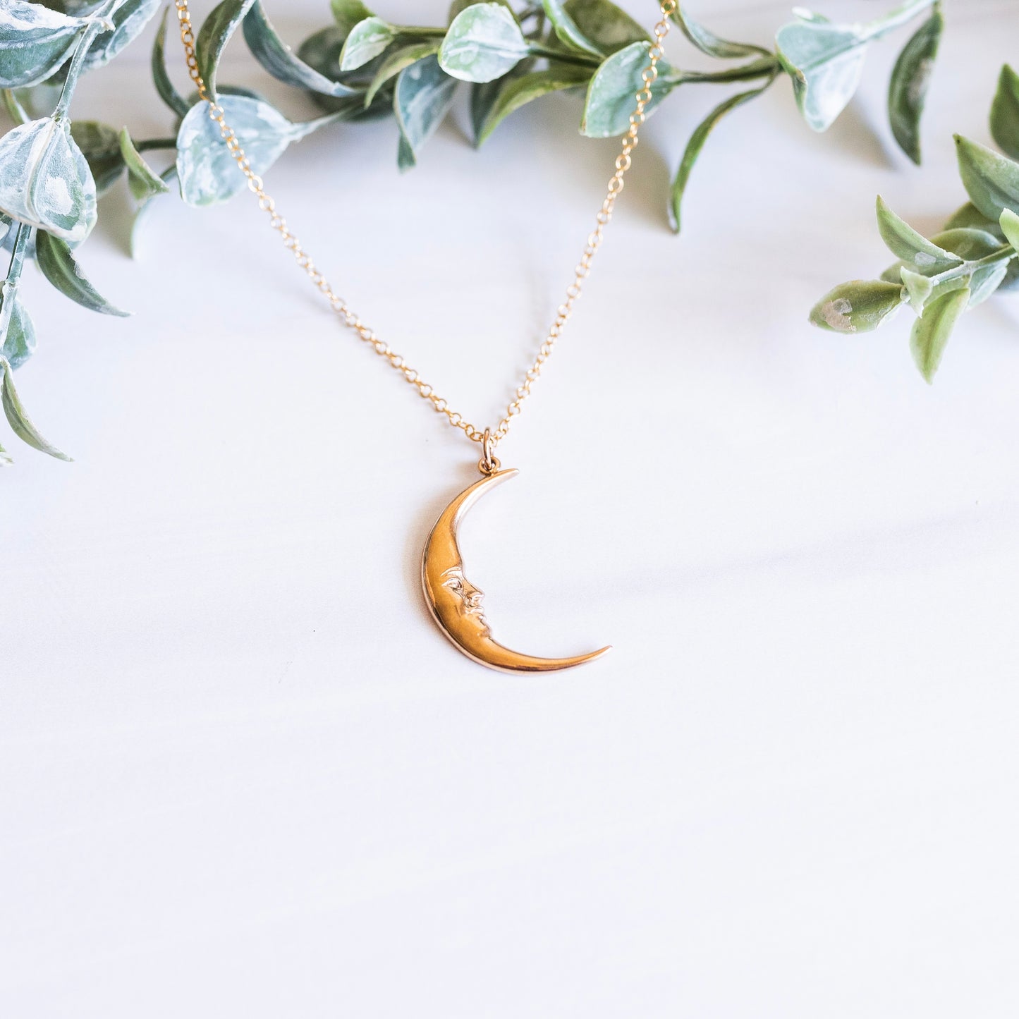 Smiling Moon Necklace Gold