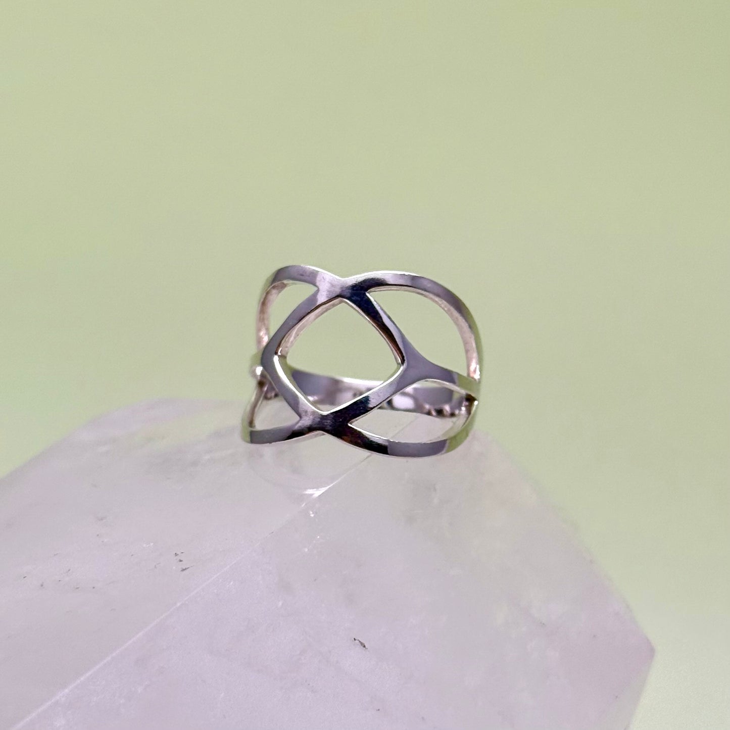 Crossover Ring