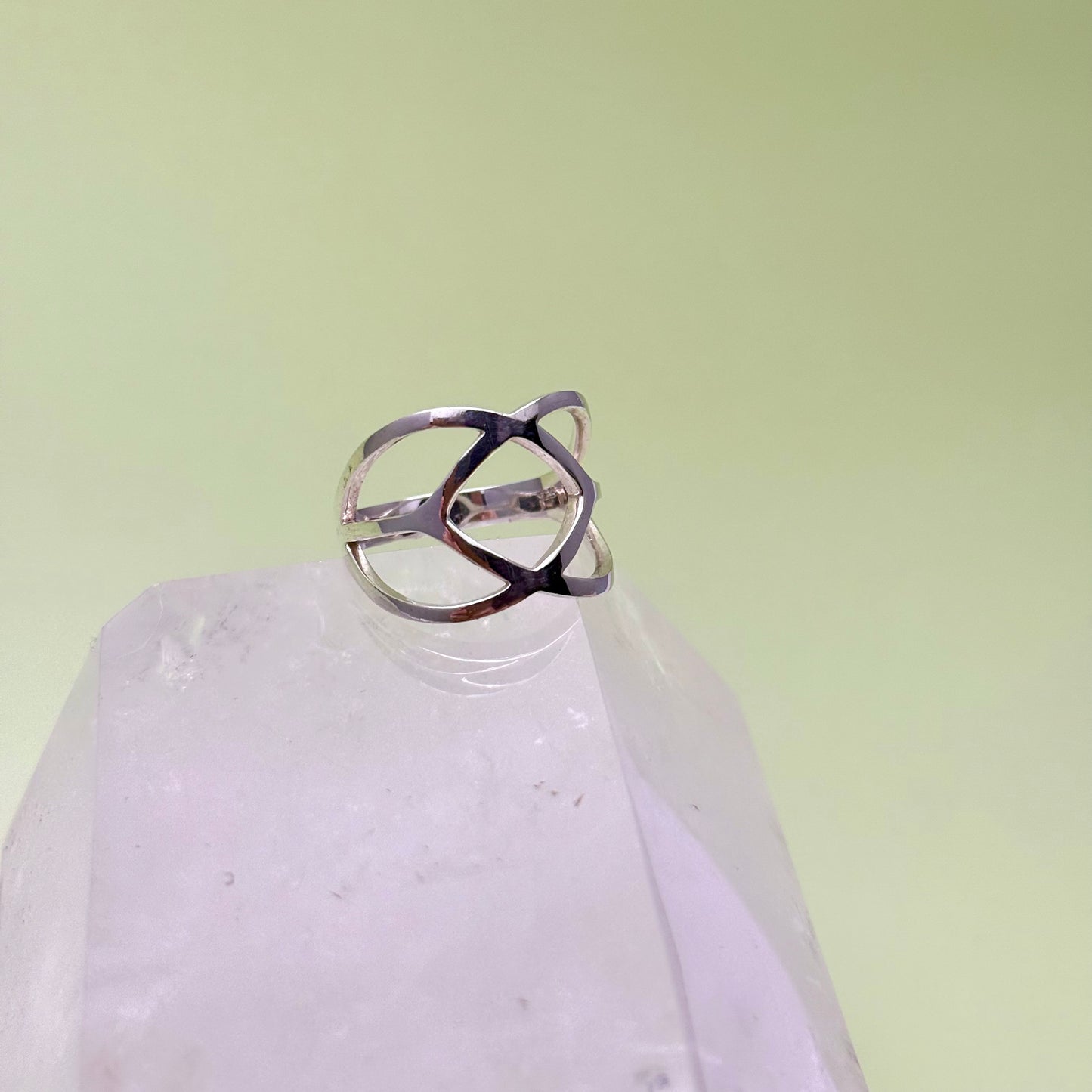 Crossover Ring