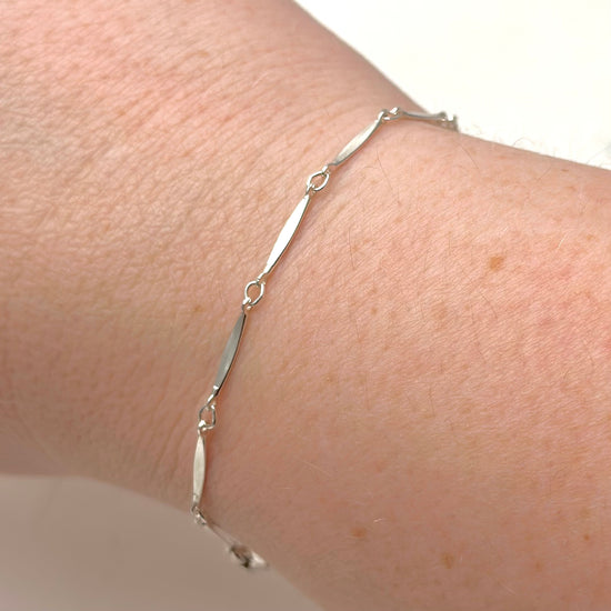 Load image into Gallery viewer, Silver Long Bar Bracelet

