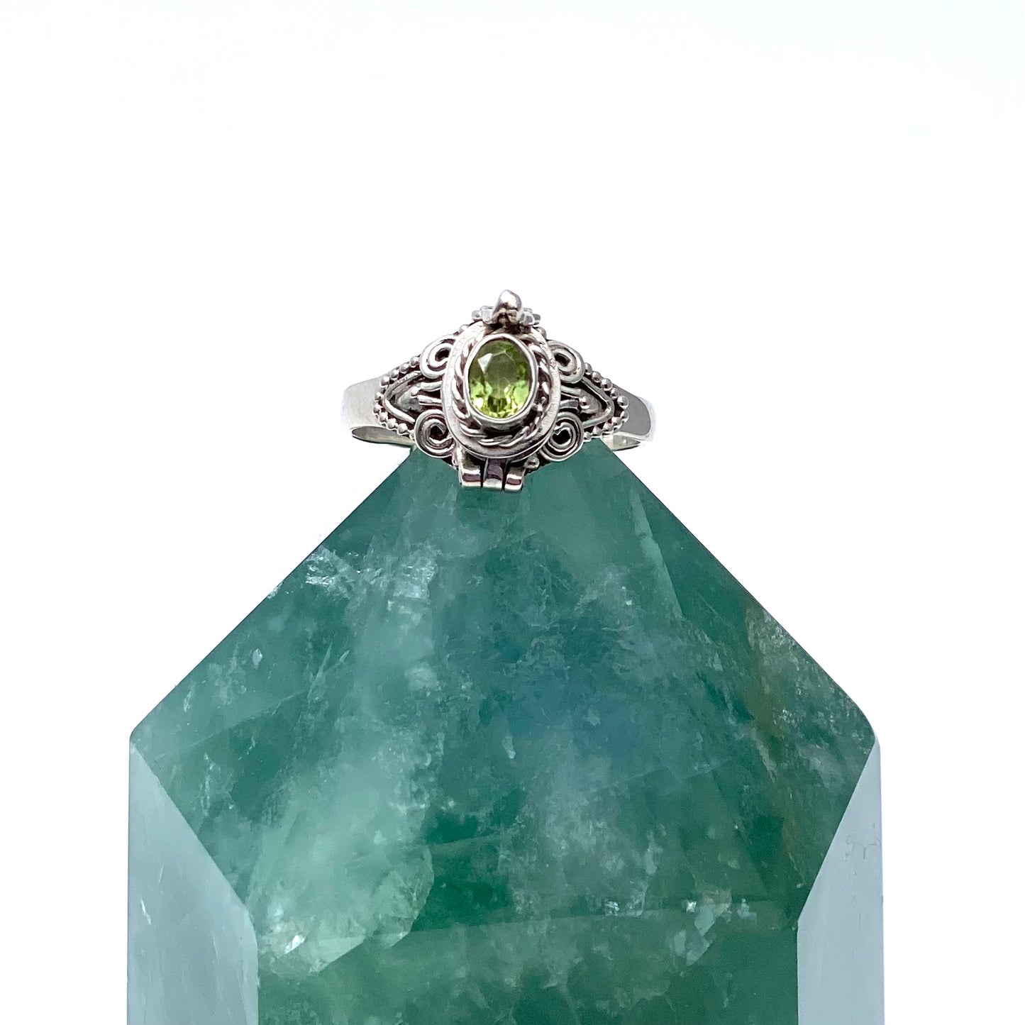Load image into Gallery viewer, Peridot Poison Ring
