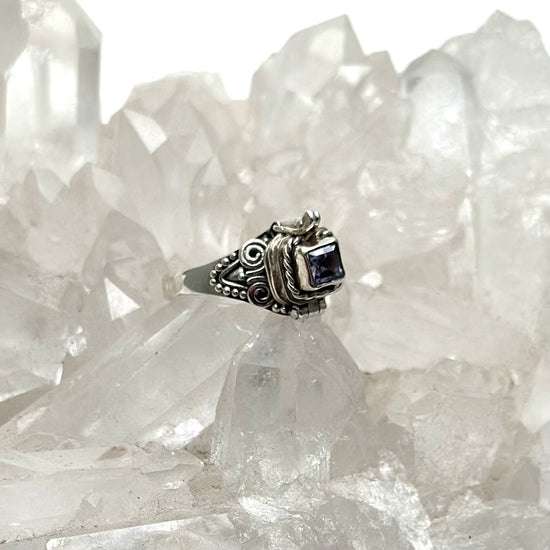 Load image into Gallery viewer, Amethyst Poison Ring
